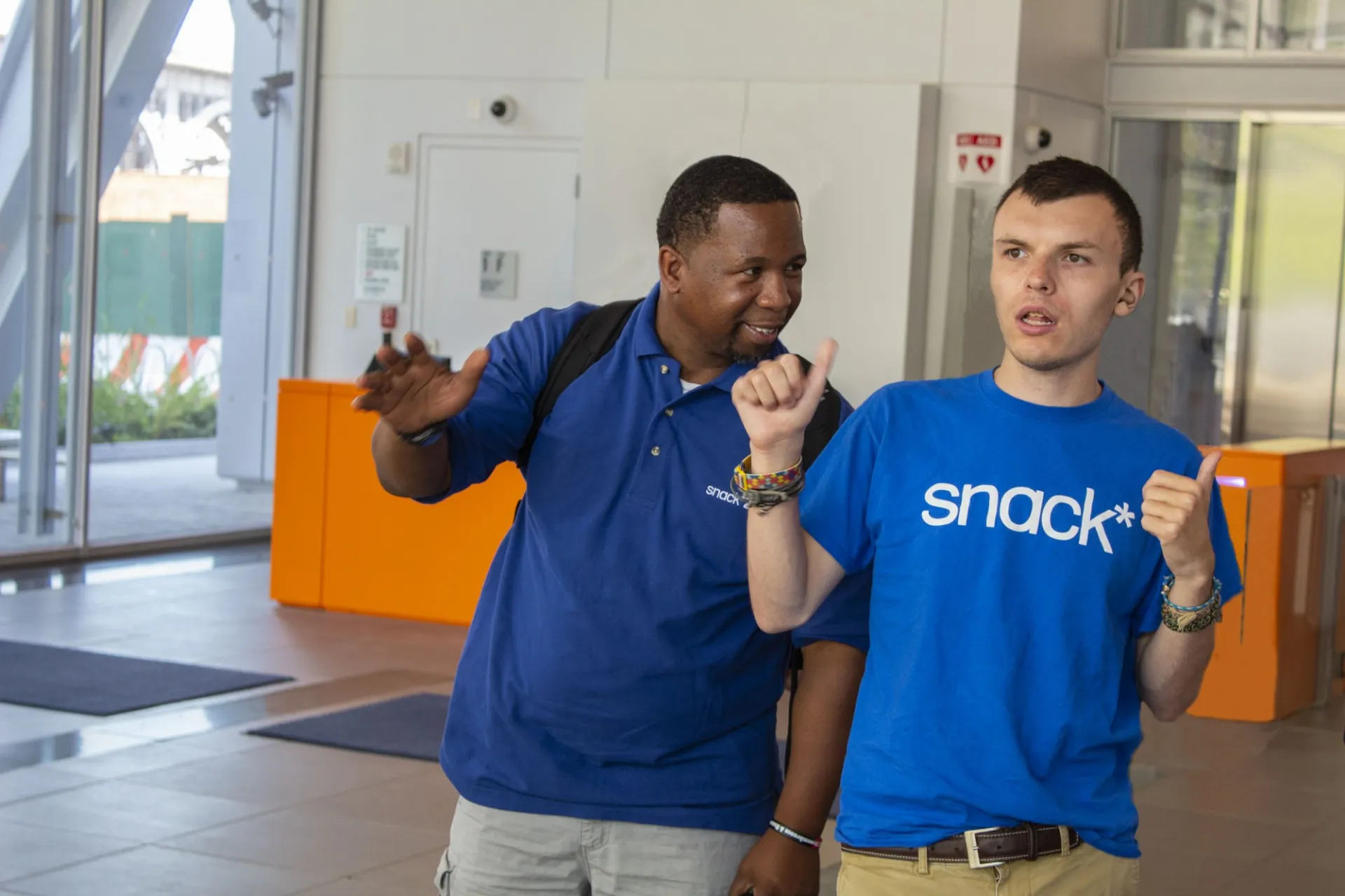 SNACK member and his teacher thank tour guide