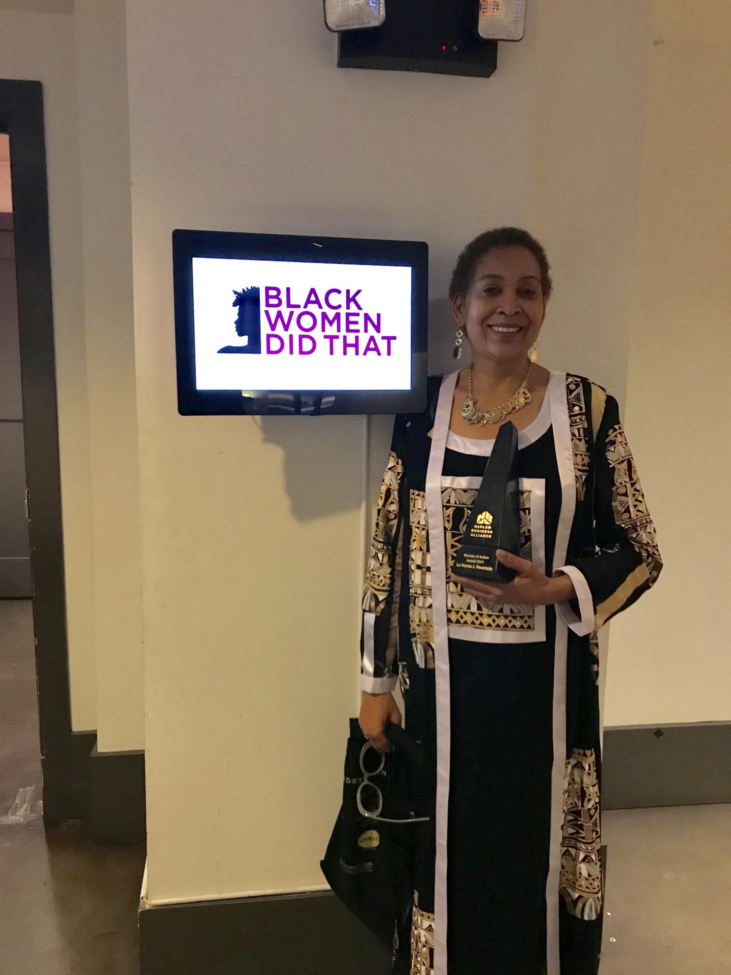 La-Verna Fountain, Vice President for Strategic Communications and Construction Business Initiatives, holding her "Woman of Action" Award from the Harlem Business Alliance.