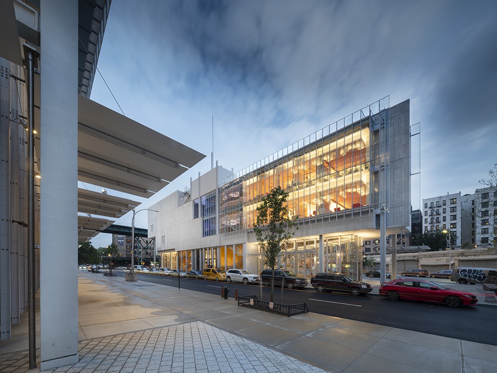 The exterior of The Forum was designed to accommodate the functions of the building  — a prefabricated concrete skin provides opacity for its auditorium, and a glazed façade allows daylight to illuminate the office spaces.  (Photo: ©Nic Lehoux) 