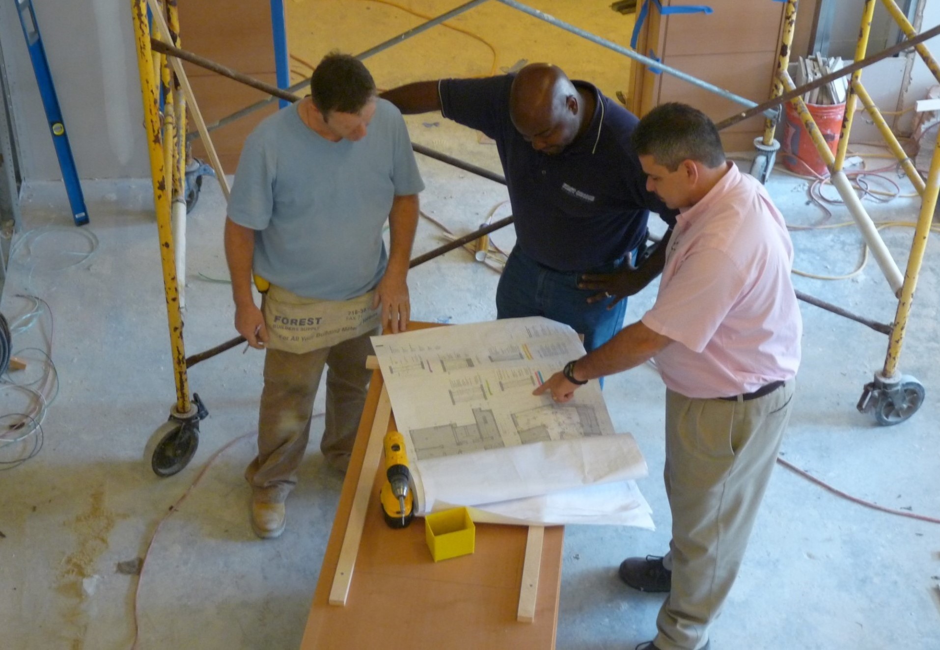 Two program mentee firms, First Choice Mechanical and Corinthian Construction Company, working together on a project at Columbia.