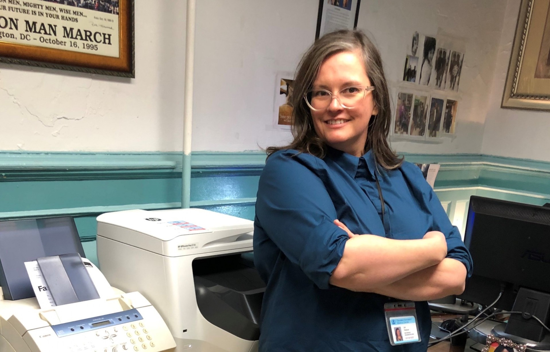 An employee from the Fort Washington Men's Shelter receiving a new printer from Columbia University.