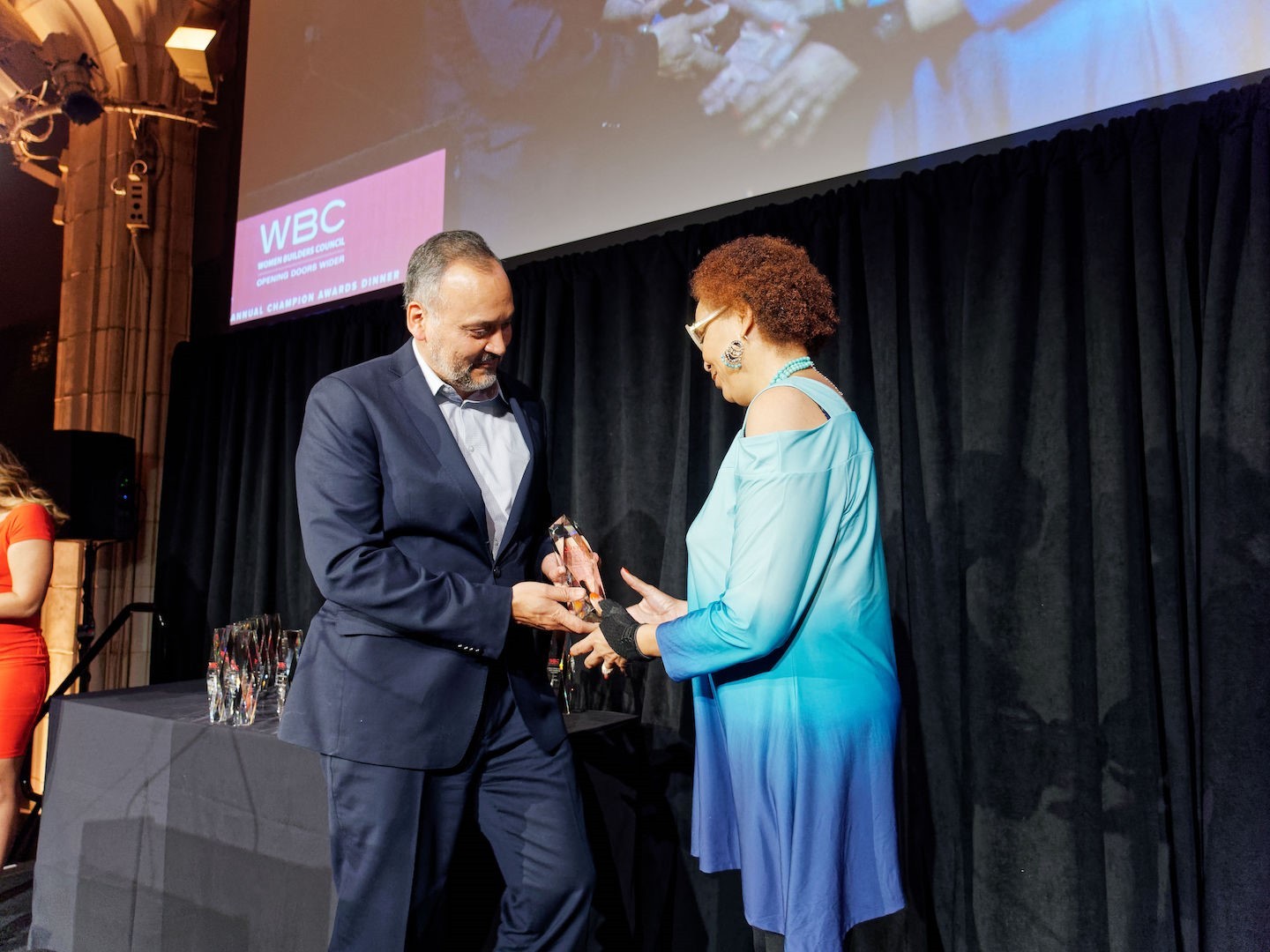 La-Verna Fountain, former Vice President at Columbia University Facilities and Operations, receiving the WBC’s Icon Award from Marcelo Velez, Vice President for Manhattanville Development.