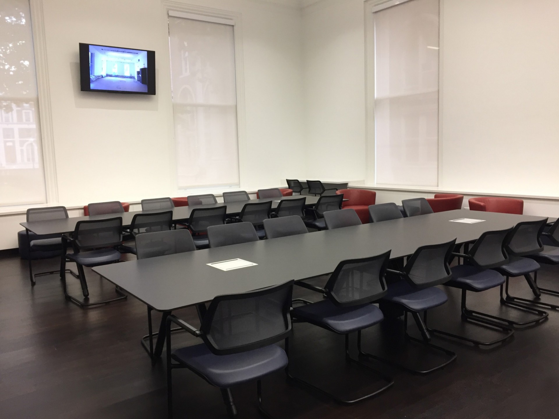 Lewisohn Hall: Renovated the General Studies Student Lounge, including new paint, millwork, and furniture.