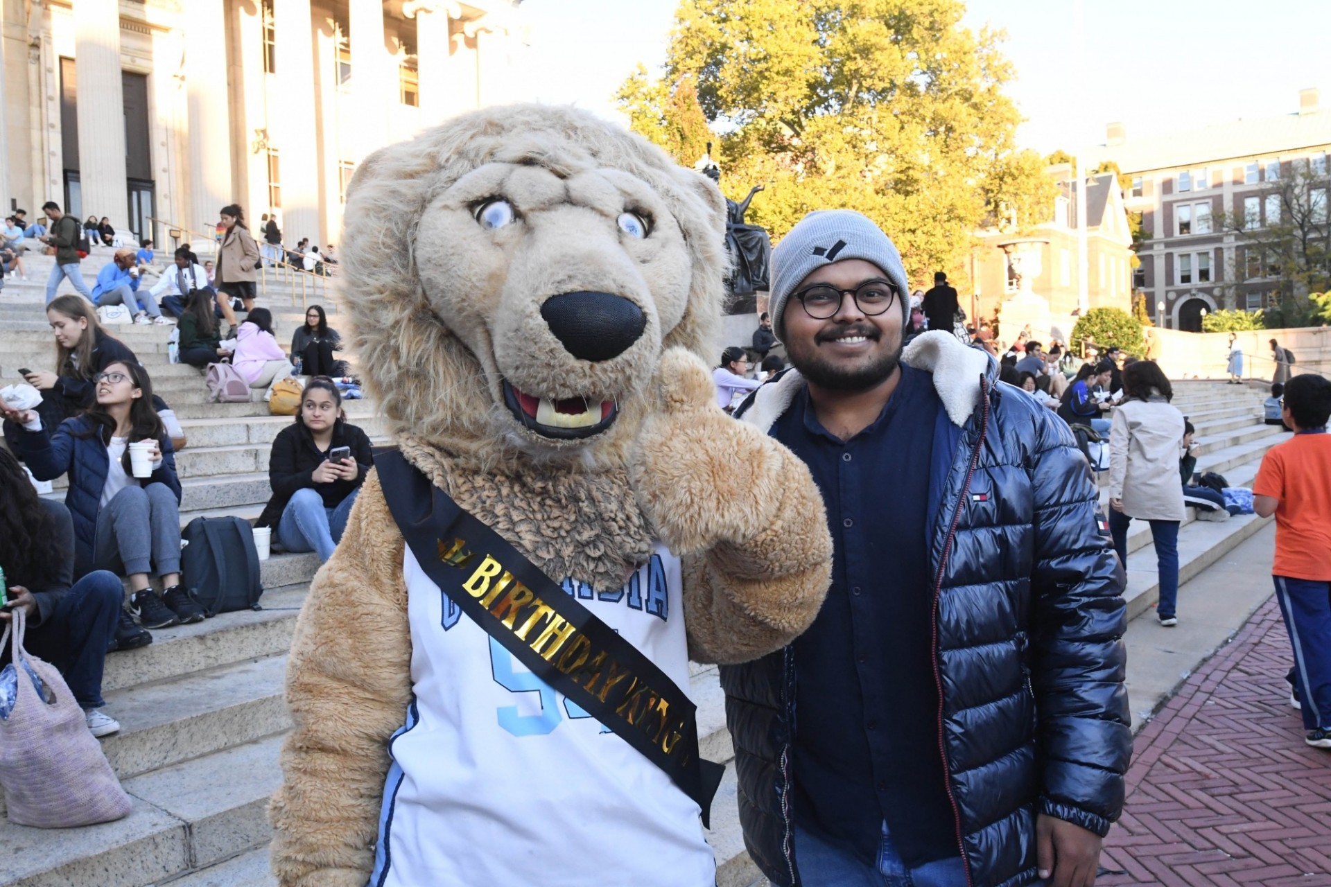 A student poses with Roaree