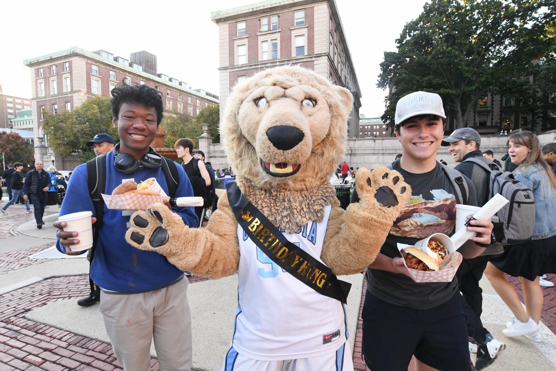 Students pose with their food and Roaree