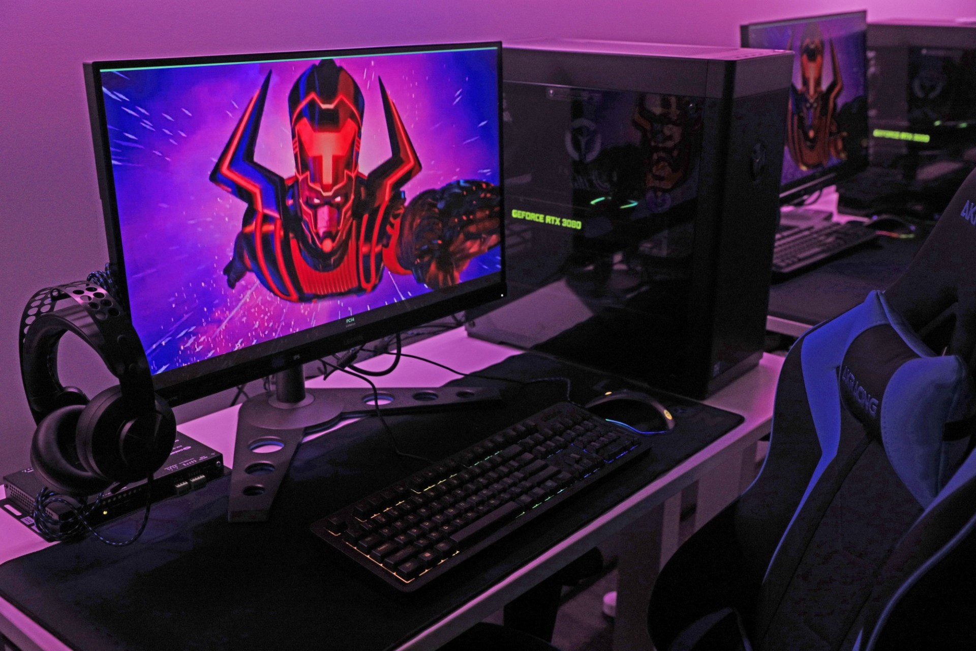 The room features 18 Lenovo Legion T7 gaming PCs. Photo by Michael DiVito.